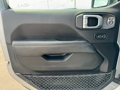 Used 2020 Jeep Wrangler Unlimited Sahara AWD/4WD image 26