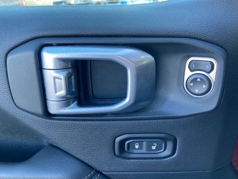 Used 2021 Jeep Wrangler Unlimited Sahara image 21