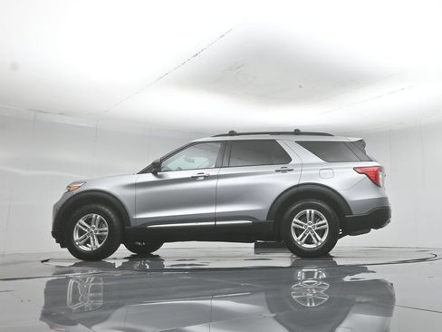 Certified 2021 Ford Explorer XLT w/ Equipment Group 202A AWD/4WD image 58