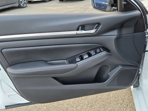 Used 2025 Nissan Altima 2.5 SR w/ SR Premium Package FWD image 11