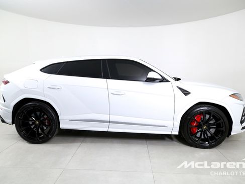 Used 2022 Lamborghini Urus image 9