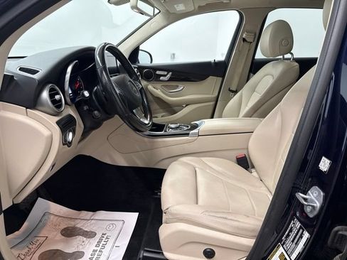 Used 2019 Mercedes-Benz GLC 300 4MATIC image 17