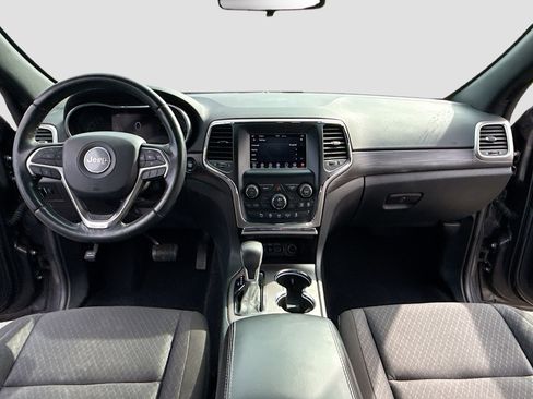 Used 2019 Jeep Grand Cherokee Laredo AWD/4WD image 3
