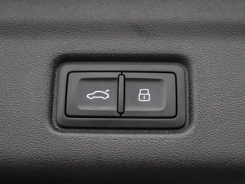 Used 2025 Audi Q6 e-tron Premium w/ Convenience Package image 34