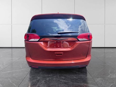 Used 2018 Chrysler Pacifica Touring-L w/ Advanced Safetytec Group FWD image 5