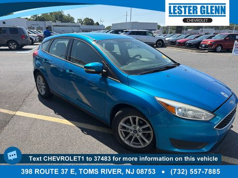 Used 2017 Ford Focus SE FWD image 1