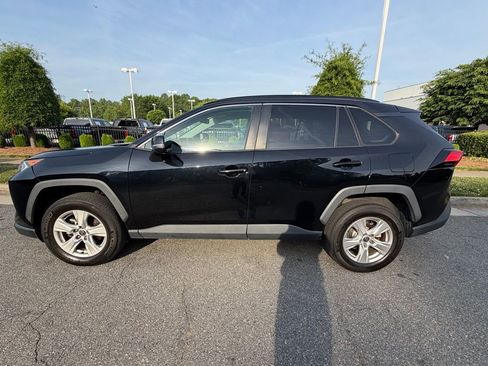 Used 2021 Toyota RAV4 XLE AWD/4WD image 5