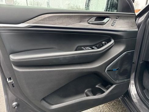 Used 2022 Jeep Grand Cherokee L Overland w/ Luxury Tech Group IV image 22