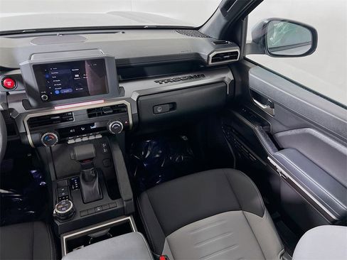 Certified 2025 Toyota Tacoma TRD Off-Road image 21