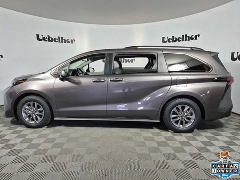Used 2024 Toyota Sienna XLE FWD image 4