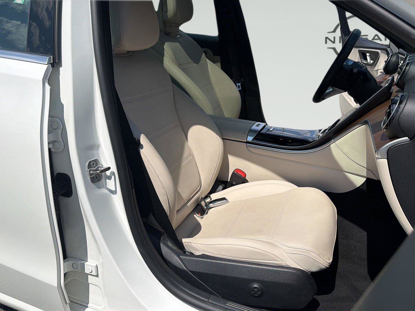 Used 2025 Mercedes-Benz C 300 4MATIC Sedan image 28
