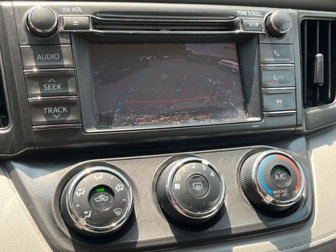 Used 2013 Toyota RAV4 LE FWD image 32