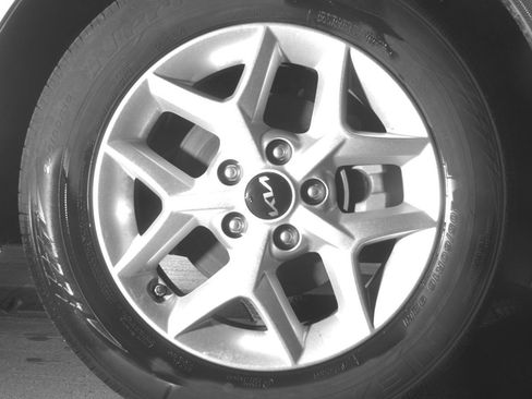 Used 2025 Kia Soul LX w/ LX Technology Package image 13