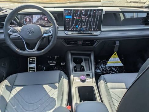 New 2026 Volkswagen Tiguan SE R-Line FWD image 14