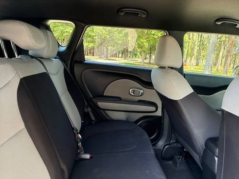 Used 2018 Kia Soul FWD image 24