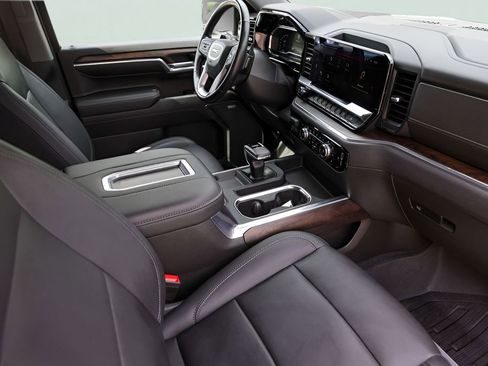 Used 2022 GMC Sierra 1500 SLT AWD/4WD image 32