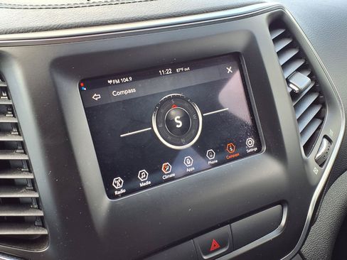 Used 2019 Jeep Cherokee Latitude w/ Popular Appearance Group FWD image 21