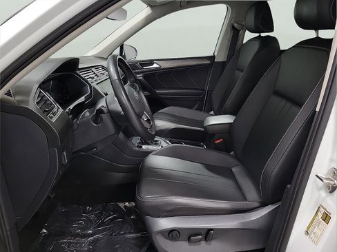 Used 2024 Volkswagen Tiguan SE AWD/4WD image 11