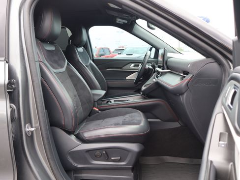 Used 2025 Ford Explorer ST image 42