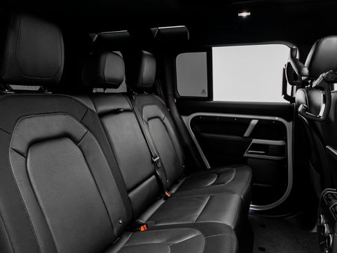 Used 2023 Land Rover Defender 110 X-Dynamic SE image 30