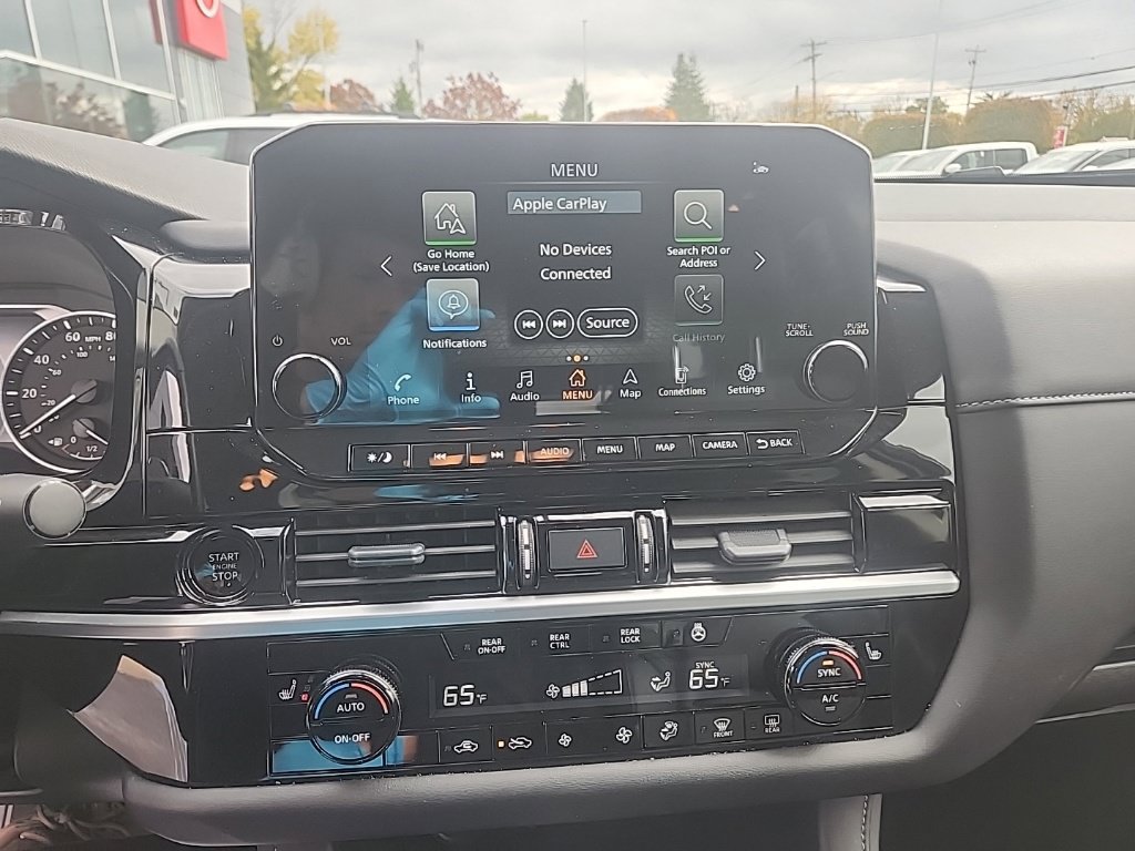 Used 2025 Nissan Pathfinder SL AWD/4WD image 18