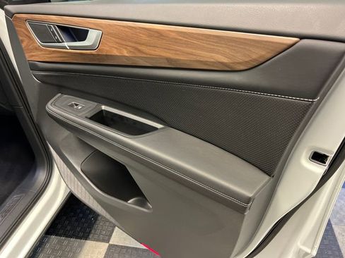 Certified 2024 Volkswagen Atlas SE w/ Black Wheel Package FWD image 12