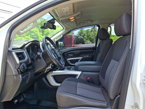 Used 2021 Nissan Titan SV w/ SV Convenience Package AWD/4WD image 13