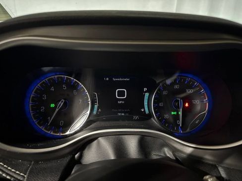 Used 2022 Chrysler Pacifica Touring-L w/ Uconnect Theater Family Group AWD/4WD image 18