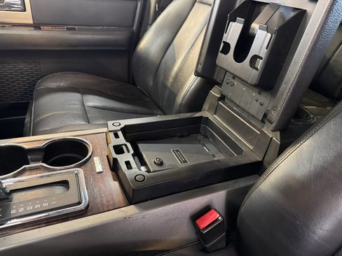 Used 2010 Ford Expedition Limited image 20