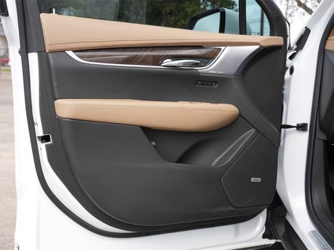 Certified 2023 Cadillac XT6 Premium Luxury w/ Platinum Package image 19