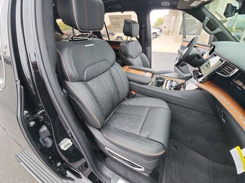 New 2023 Jeep Grand Wagoneer Series III w/ HD Trailer Tow Package image 26