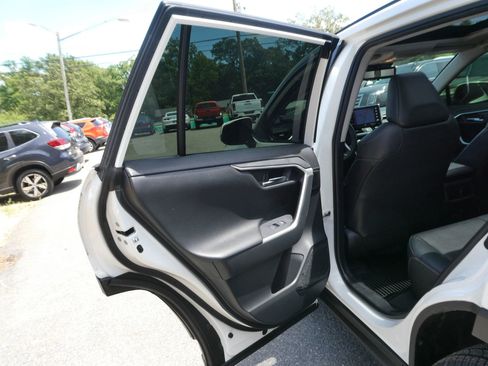 Used 2019 Toyota RAV4 Limited w/ Advanced Technology Package AWD/4WD image 30