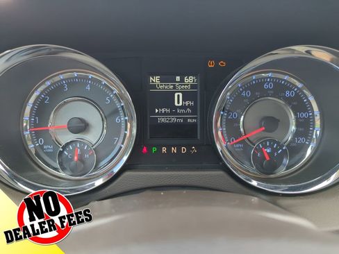 Used 2015 Chrysler Town & Country Touring-L w/ Driver Convenience Group image 24