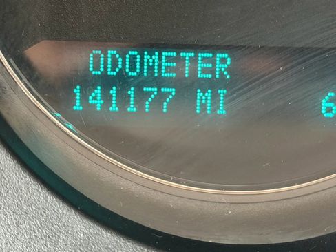 Used 2011 Chevrolet Avalanche LTZ image 52