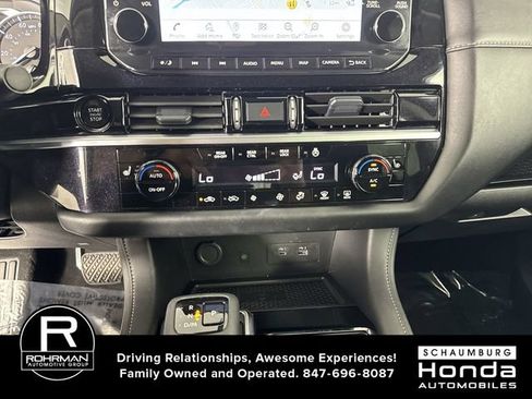Used 2025 Nissan Pathfinder SL AWD/4WD image 10