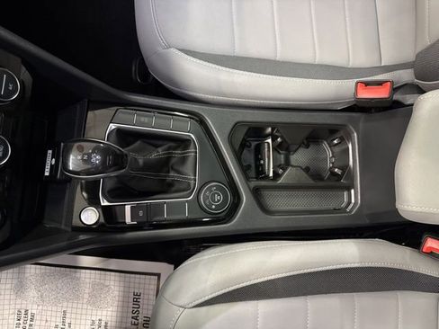 Used 2024 Volkswagen Taos SE image 29