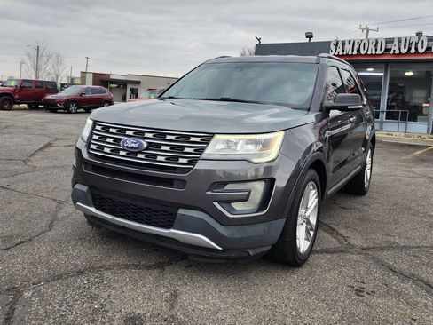 Used 2016 Ford Explorer XLT w/ Equipment Group 202A image 6