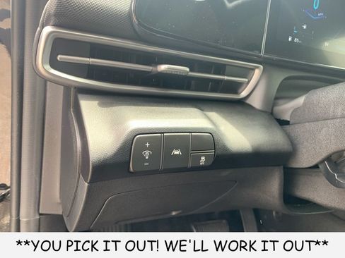 Used 2023 Hyundai Elantra SEL w/ Convenience Package FWD image 13