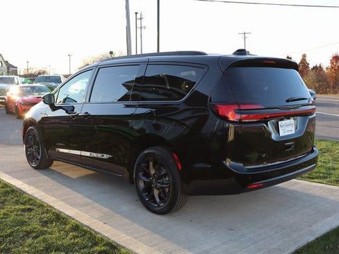 New 2026 Chrysler Pacifica Select w/ S Appearance Package image 31