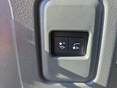 Certified 2023 Land Rover Defender 110 X-Dynamic SE image 13