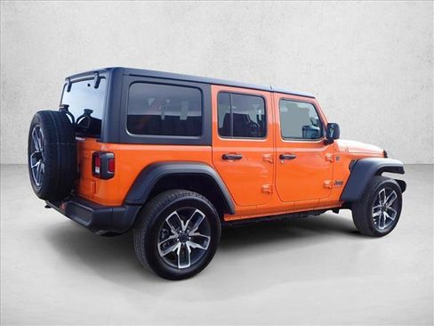 Used 2025 Jeep Wrangler Sport S image 4