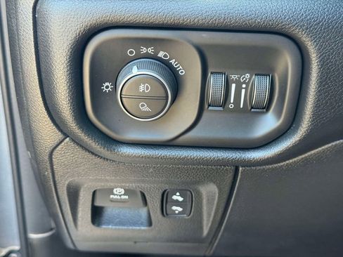 Used 2021 RAM 1500 Laramie AWD/4WD image 18