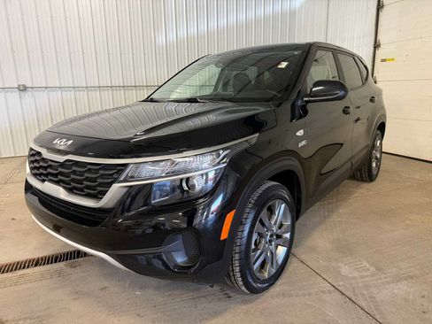 Used 2022 Kia Seltos LX AWD/4WD image 1