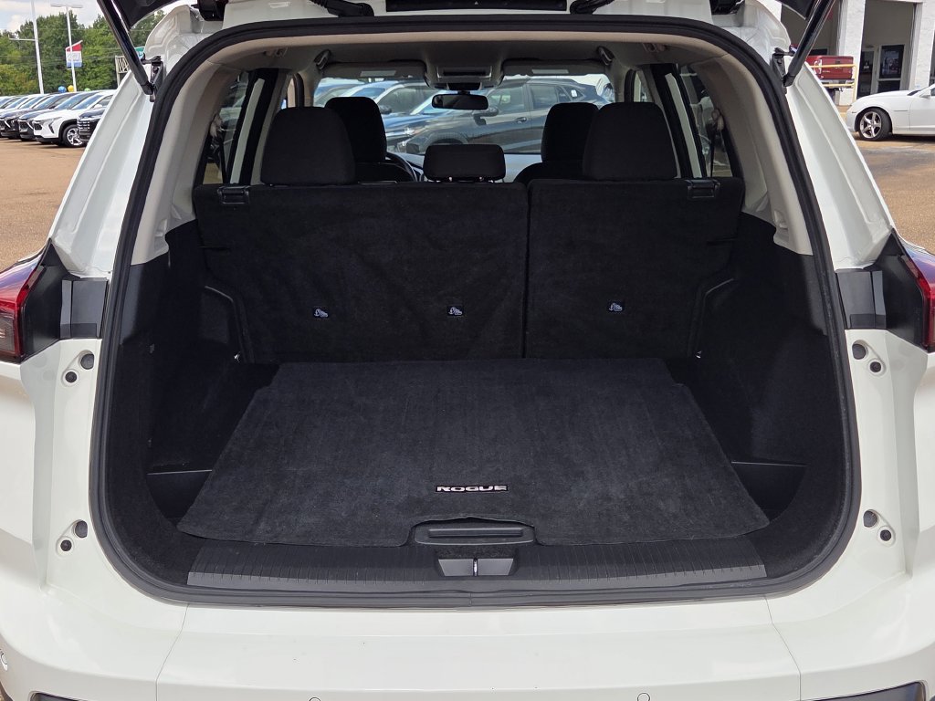 Used 2024 Nissan Rogue S FWD image 25