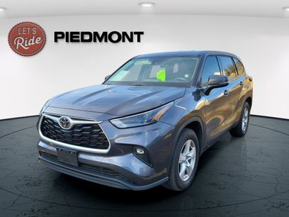 Used 2022 Toyota Highlander LE