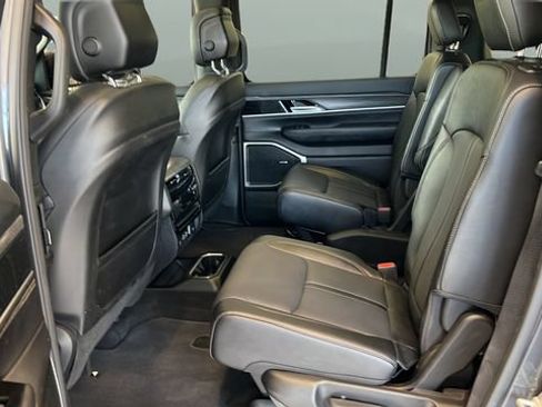 Used 2023 Jeep Wagoneer Series II w/ Premium Group I AWD/4WD image 18