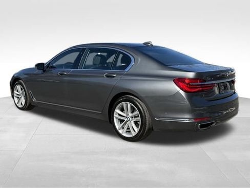 Used 2019 BMW 750i xDrive w/ Executive Package image 5
