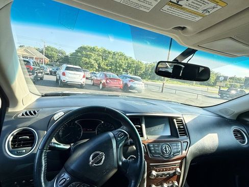 Used 2020 Nissan Pathfinder Platinum FWD image 5