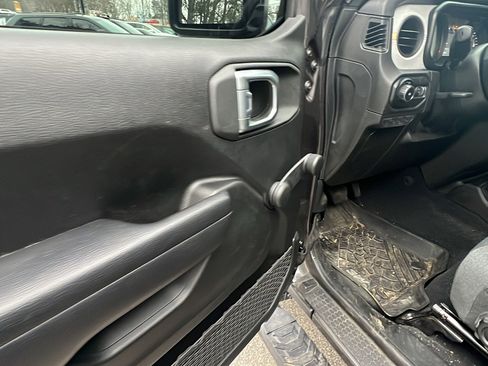 Used 2024 Jeep Wrangler Sport image 15