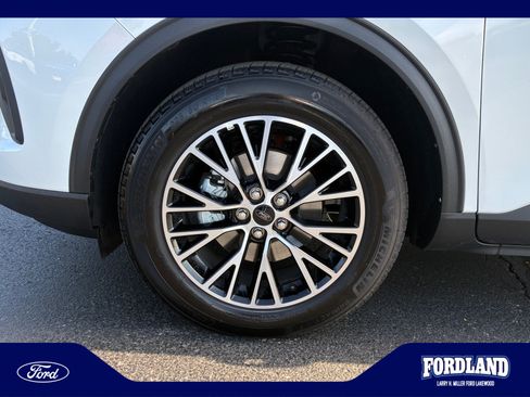 Used 2025 Ford Escape SE FWD image 26